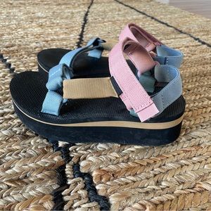 Teva, Size 6 Platform Sandals